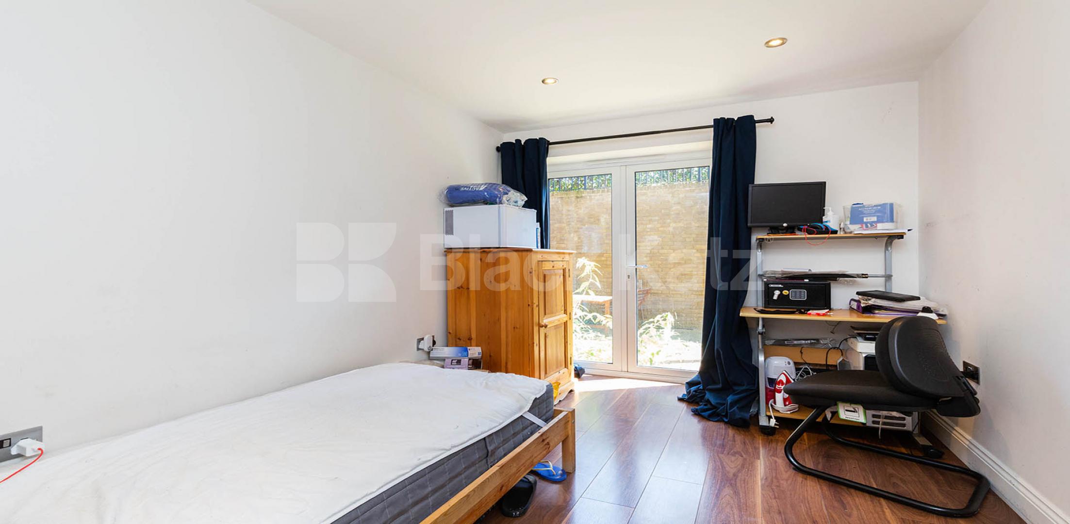 			3 Bedroom, 2 bath, 1 reception Apartment			 Huguenot Drive, Palmers Green